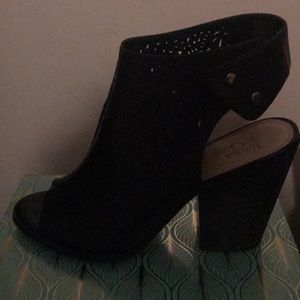 Black shoes only worn once